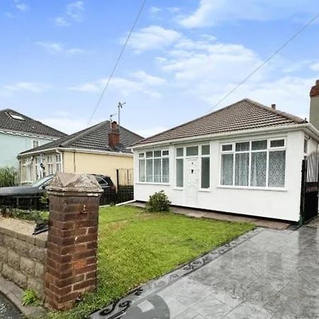 Uplands Grove Bungalow Wolverhampton Exterior foto