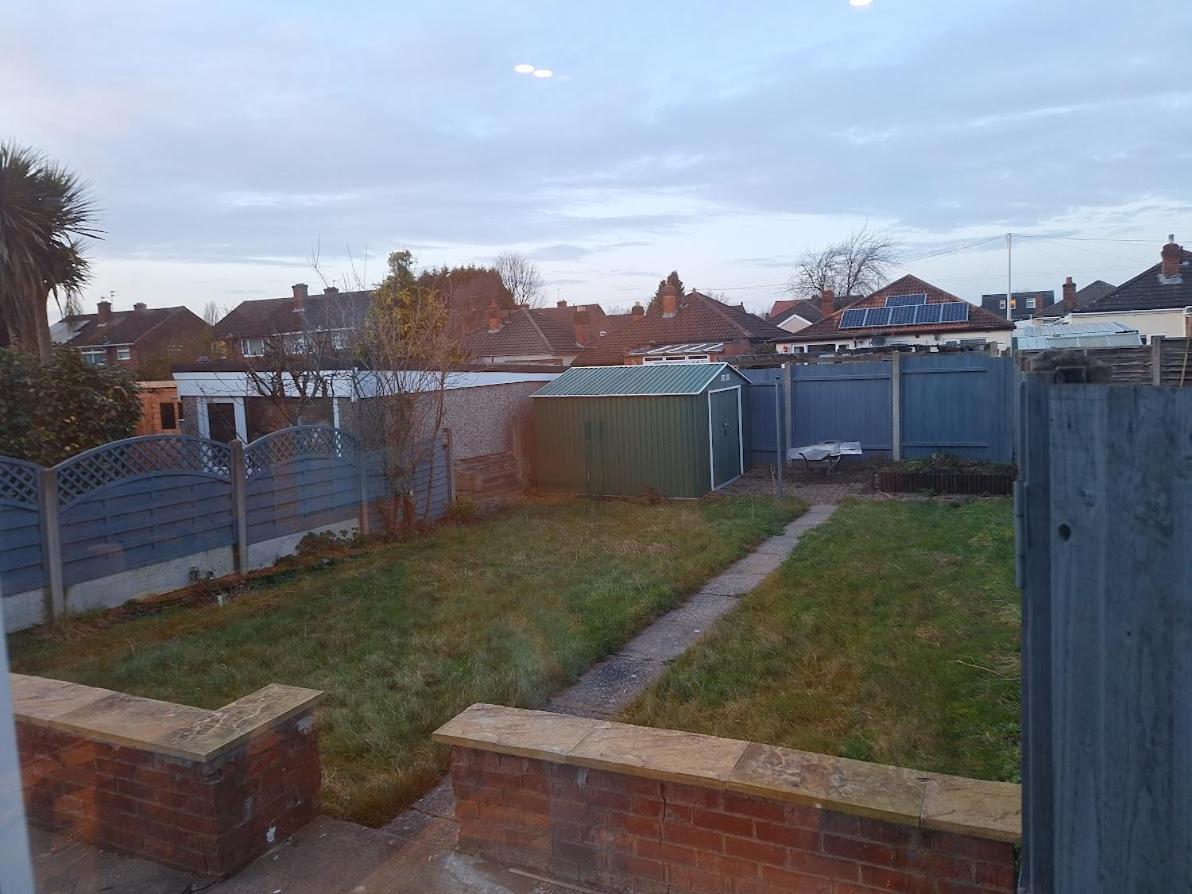 Uplands Grove Bungalow Wolverhampton Exterior foto